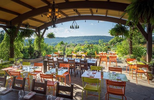 Vernon Cottage | Luxe 10 guest Cottage Ski/Golf/Fire pit/Lakes/Hike