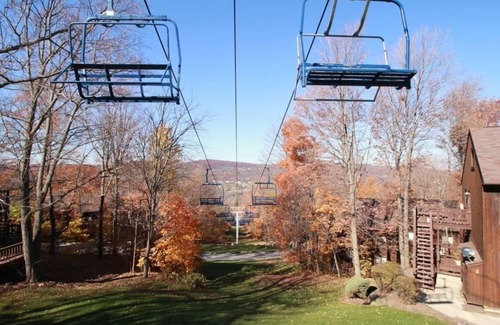 Vernon Cottage | Luxe 10 guest Cottage Ski/Golf/Fire pit/Lakes/Hike