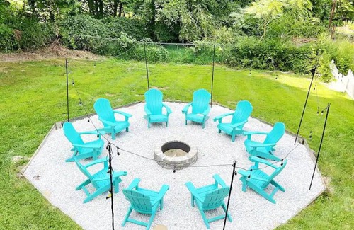 Vernon Cottage | Luxe 10 guest Cottage Ski/Golf/Fire Pit/Lakes/Hike