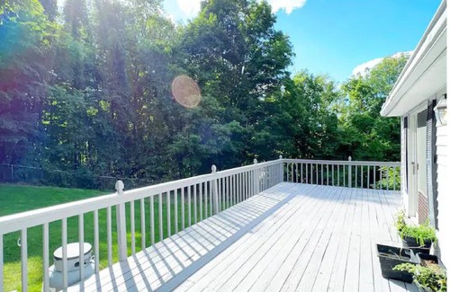 Vernon Cottage | Luxe 10 guest Cottage Ski/Golf/Fire Pit/Lakes/Hike