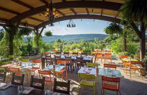 Vernon Cottage | Luxe 10 guest Cottage Ski/Golf/Fire Pit/Lakes/Hike