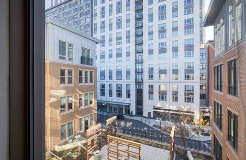 Assembly Square Apartment | Luxe 1B w/W/D, Gym, Rooftop. Steps from T stop by Blueground
