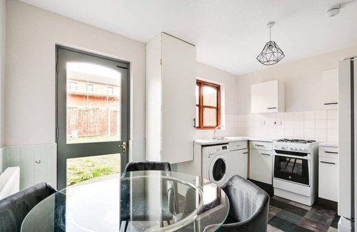 Bromley South House | Luxe 2 bed house in London - Free parking