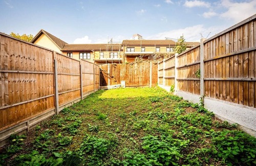 Bromley South House | Luxe 2 bed house in London - Free parking