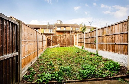 Bromley South House | Luxe 2 bed house in London - Free parking