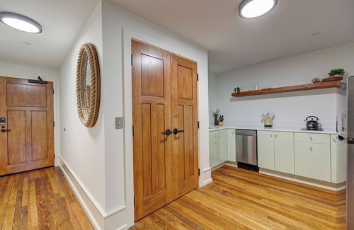 Wilmington Historic District Apartment | Luxe 220, Unit 4 - Penthouse with Spa Bath & Jacuzzi Tub