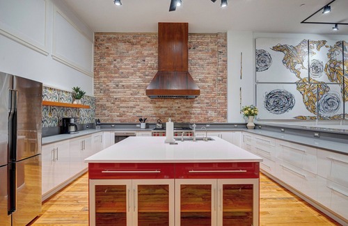 Wilmington Condo | Luxe 220, Unit 6 - Adjoining Pool Table Penthouse Suites