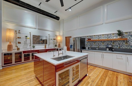 Wilmington Condo | Luxe 220, Unit 6 - Adjoining Pool Table Penthouse Suites
