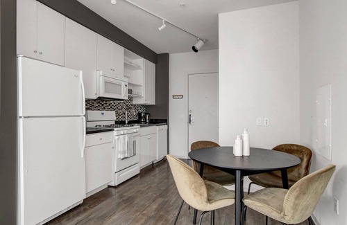 Assembly Square Apartment | Luxe 2B w/W/D, Gym, Rooftop. Steps from T stop by Blueground