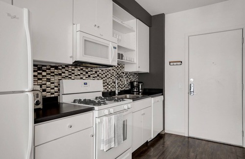 Assembly Square Apartment | Luxe 2B w/W/D, Gym, Rooftop. Steps from T stop by Blueground
