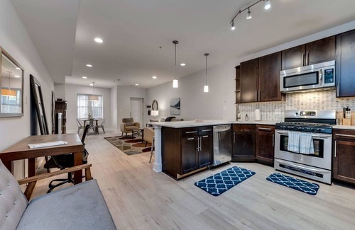 Columbia Heights Bed & Breakfast | Luxe 2BD/2BA Townhouse in Hip Area - Near Metro