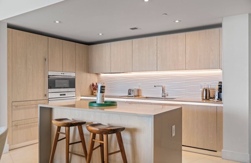 Hollywood South Central Beach Apartment | Luxe 2BR Retreat Stunning Skyline & Ocean View