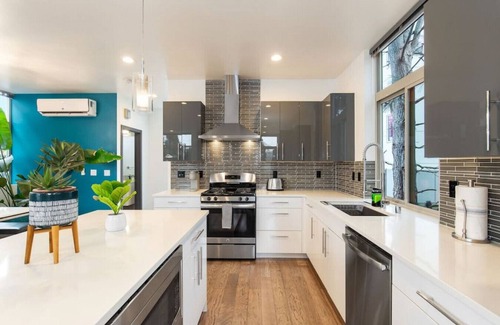 Ballard House | Luxe 3Bdr Home | Parking | Roof Oasis | City Views