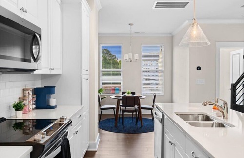 Charlotte House | Luxe 3BR King Townhouse w/Rooftop—in Uptown CLT!