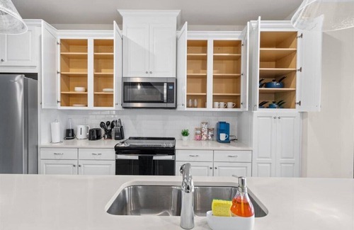 Charlotte House | Luxe 3BR King Townhouse w/Rooftop—in Uptown CLT!