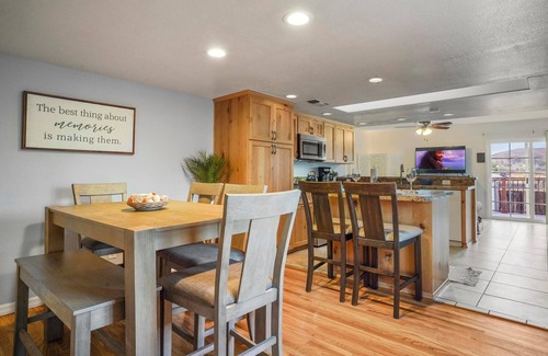 Lakeside House | Luxe 3BR Retreat Pool & Spa, SoCal Haven