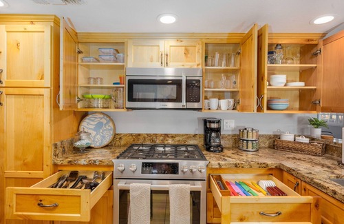 Lakeside House | Luxe 3BR Retreat Pool & Spa, SoCal Haven