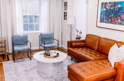 Newark House | LUXE 3BR Stay Free Parking Near NYC