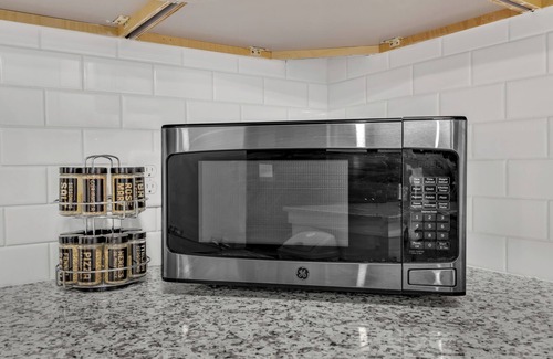 Hayes Apartment | Luxe 3BR Suite Mins to Downtown Durham