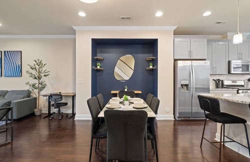 Charlotte House | Luxe 3BR Townhouse in Camp North End