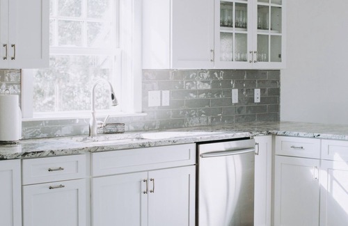 Vineyard Haven House | Luxe 4 Bed/4 Ensuite Bath, A/C In-Town Vineyard Haven, Gunite Pool and Spa