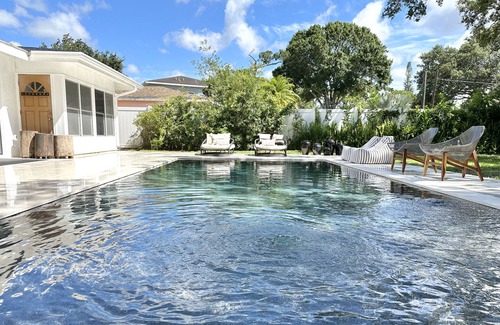 Ringling Park House | LUXE 4 BED SALTWATER POOL