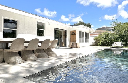 Ringling Park House | LUXE 4 BED SALTWATER POOL