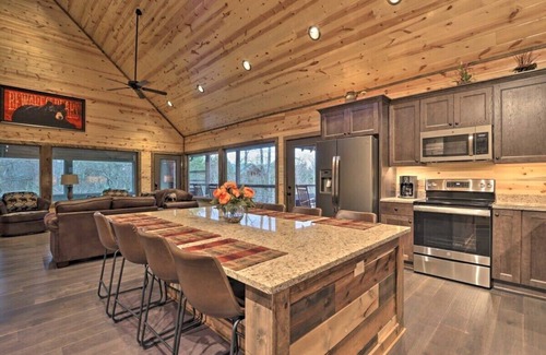 Gatlinburg - Pigeon Forge Cabin | Luxe 4-Bedroom Cabin with Pool and Hot Tub