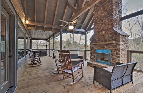 Gatlinburg - Pigeon Forge Cabin | Luxe 4-Bedroom Cabin with Pool and Hot Tub