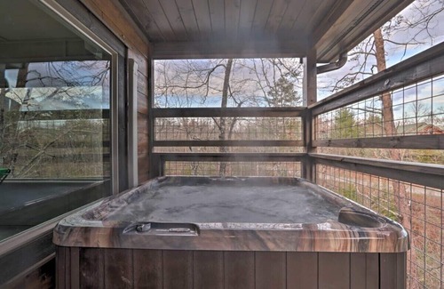 Gatlinburg - Pigeon Forge Cabin | Luxe 4-Bedroom Cabin with Pool and Hot Tub