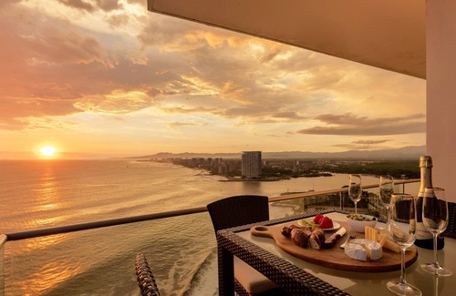 North Hotel Zone Condo | LUXE 4000 sqft|On The Beach|Wraparound Deck|Views
