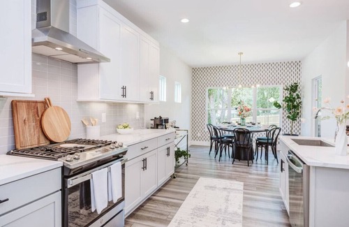 Durham House | Luxe 5* Home 4 Mins Duke/DT w/King Beds, Fire Pit, Pool, Pet OK