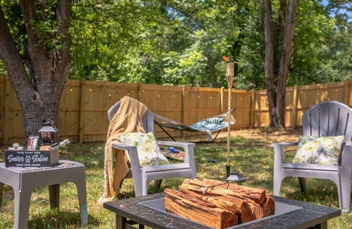 Durham House | Luxe 5* Home 4 Mins Duke/DT w/King Beds, Fire Pit, Pool, Pet OK
