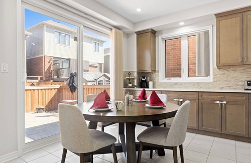 Halton Regional Municipality House | Luxe 6 Bed Home | Lion Safari | Ping Pong | Fallsn