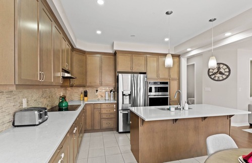 Halton Regional Municipality House | Luxe 6 Bed Home | Lion Safari | Ping Pong | Fallsn