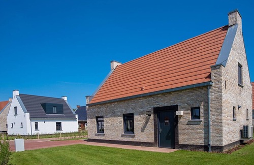 Thorn Villa | Luxe 6p - Three Bedroom Villa, Sleeps 6