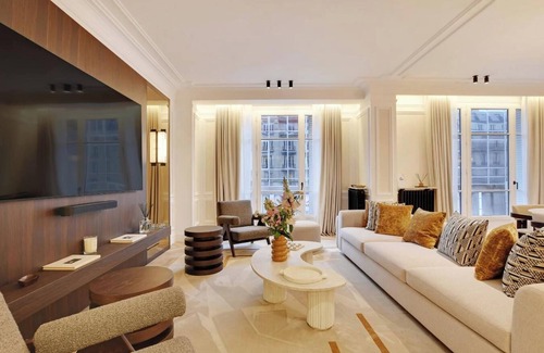 Notre-Dame-des-Champs Apartment | LUXE- A PERFECT BLEND OF CHARM, COMFORT & MODERNITY SAINT GERMAIN- RUE DE RENNES