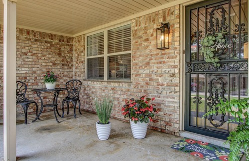 South Tulsa House | Luxe Accommodations - Incredible Redesign Offers High-End Finishes & Furnishings