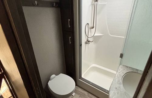 Higgins Lake House | Luxe All-Season Solitude 5th Wheel at Northern Nights Campground, Higgins Lake