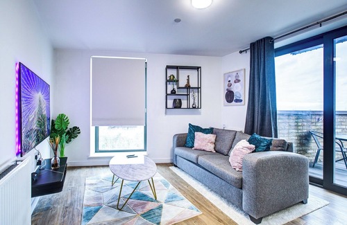 Royal Docks Apartment | Luxe Apartment by Excel/London City Airport