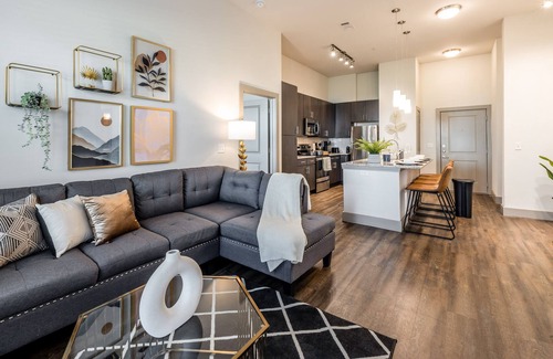Haltom City Apartment | Luxe Apt Near FTW/DAL┃PrivateYard┃ Pool┃Pets OK!