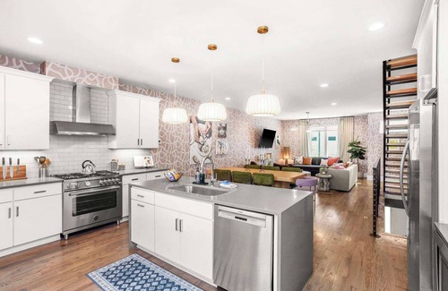 Eighth Avenue House | LUXE at 8th and Argyle Elite Nashville Vacation Spot!