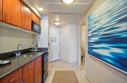 Sunny Isles Beach Hotel | Luxe Beachfront Resort, Top Location & Amenities