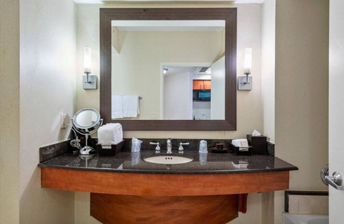 Sunny Isles Beach Hotel | Luxe Beachfront Resort, Top Location & Amenities