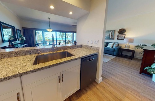 Wailua Condo | Luxe Beachfront Tropical Paradise