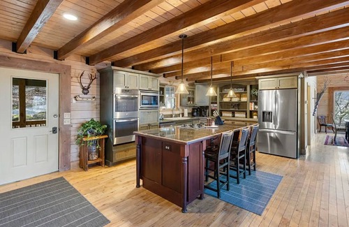 Cherry Log Cabin | Luxe Big Canoe Lodge - Blue Ridge - Mountain Views in charming Cherry Log