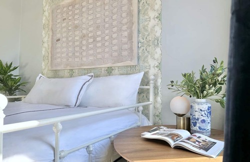 Bloomfield Apartment | Luxe Bloomfield Apt | Central | Free Parking