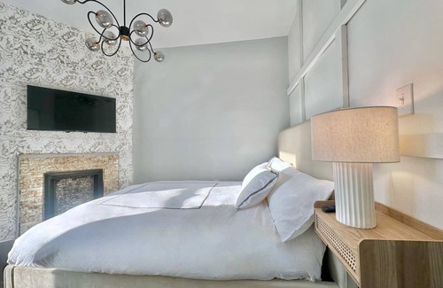 Bloomfield Apartment | Luxe Bloomfield Apt | Central | Free Parking