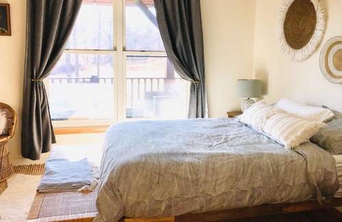 Glenford House | Luxe Bohemian Cabin, Secluded, 6 min to Woodstock