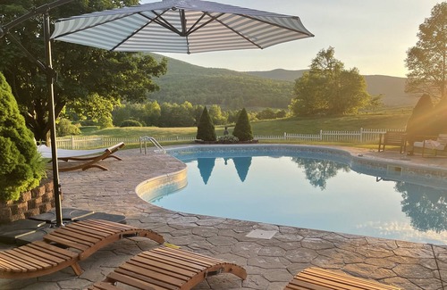 Lexington House | Luxe cabin- breathtaking views, hot tub, mins to skiing- ask re seasonal rental